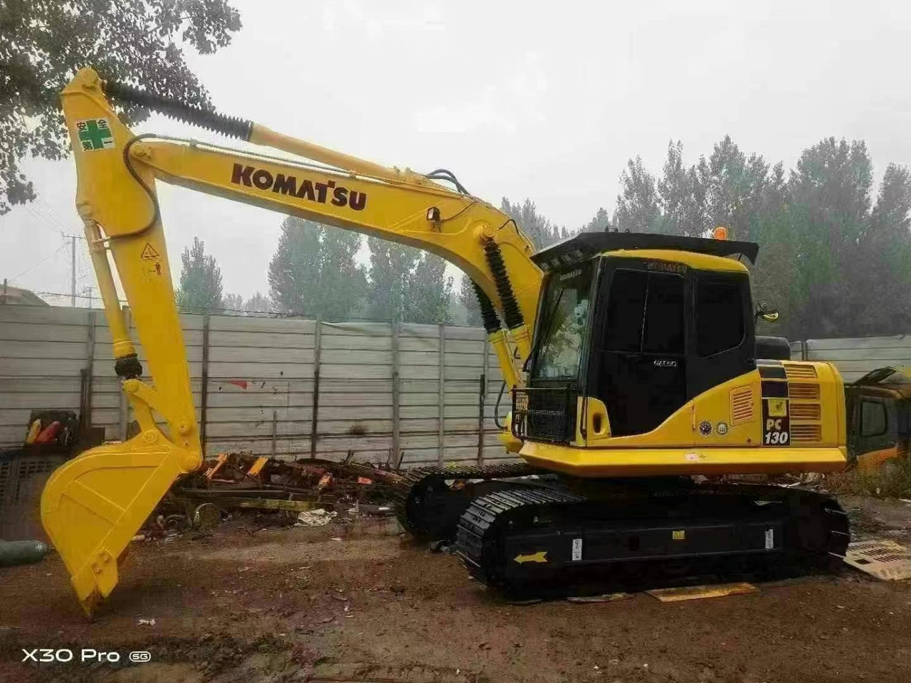 Komatsu PC 130-7 PC130 PC130-7 - Pelle sur chenille: photos 1 Komatsu PC 130-7 PC130 PC130-7 - Pelle sur chenille: photos 1