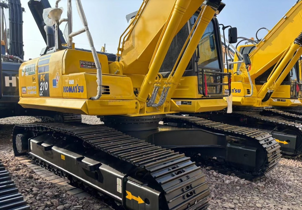 Komatsu PC 210 LC-8 - Pelle sur chenille: photos 2 Komatsu PC 210 LC-8 - Pelle sur chenille: photos 2