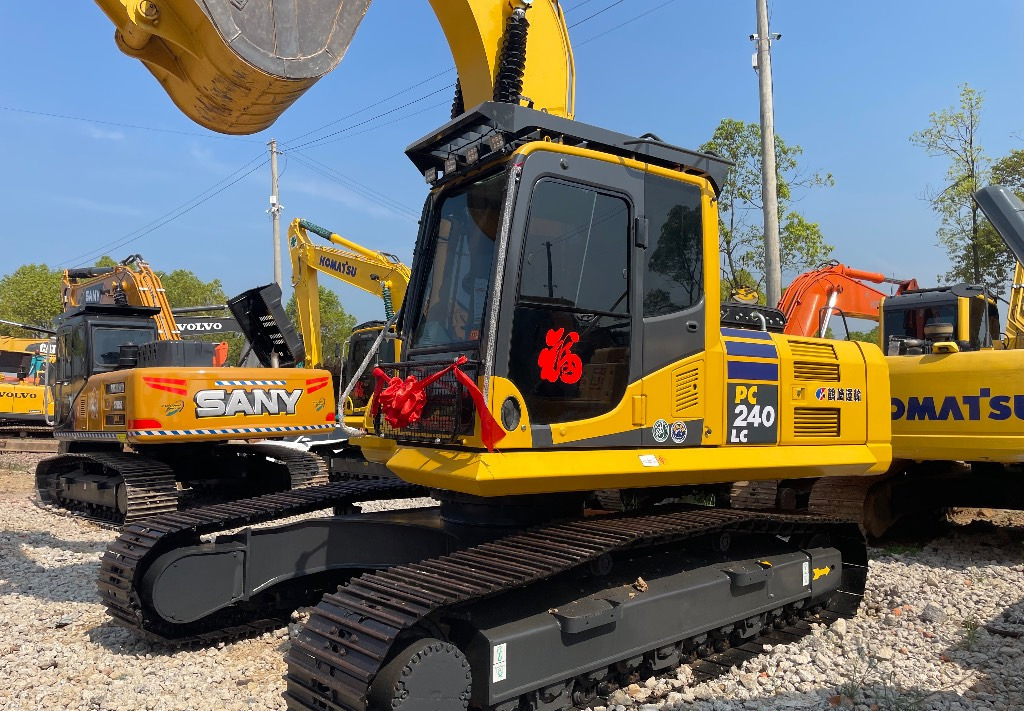 Komatsu PC 240 PC220 PC240-8 - Pelle sur chenille: photos 2 Komatsu PC 240 PC220 PC240-8 - Pelle sur chenille: photos 2