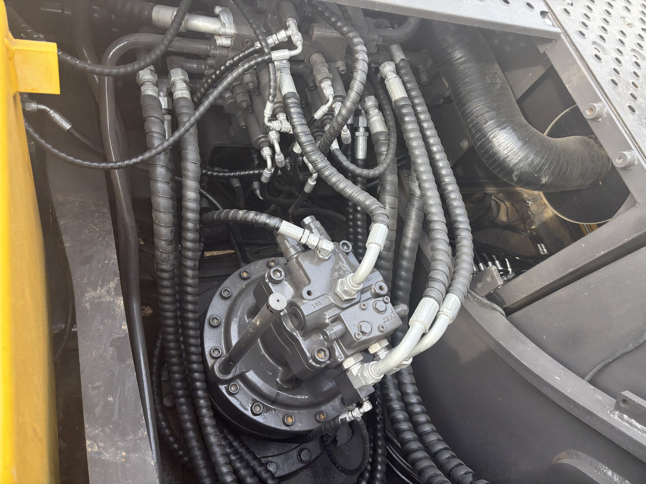 Pelle sur chenille Volvo EC 240: photos 8