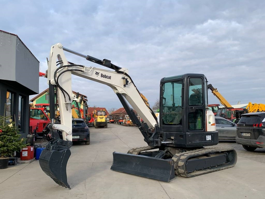 Bobcat E 60 - Mini pelle: photos 1 Bobcat E 60 - Mini pelle: photos 1
