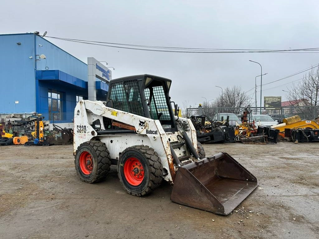 Bobcat S 220 - Mini chargeuse: photos 2 Bobcat S 220 - Mini chargeuse: photos 2