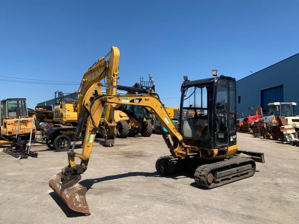 CAT 302.7 D CR - Mini pelle: photos 1 CAT 302.7 D CR - Mini pelle: photos 1