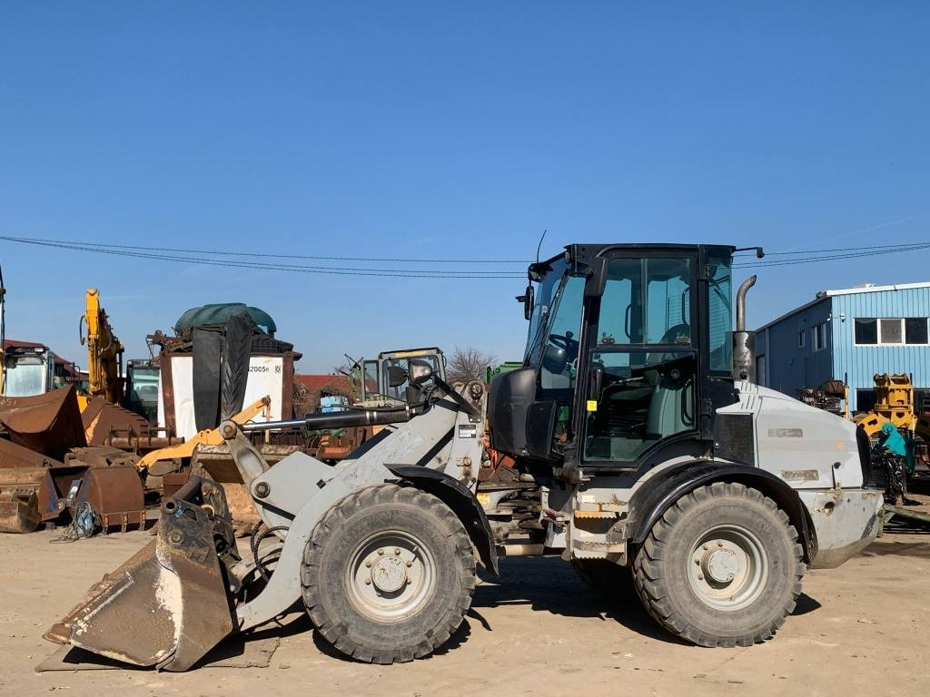 CAT 908H - Chargeuse sur pneus: photos 2 CAT 908H - Chargeuse sur pneus: photos 2
