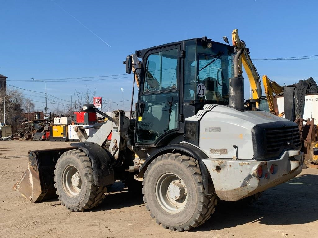 CAT 908H - Chargeuse sur pneus: photos 3 CAT 908H - Chargeuse sur pneus: photos 3