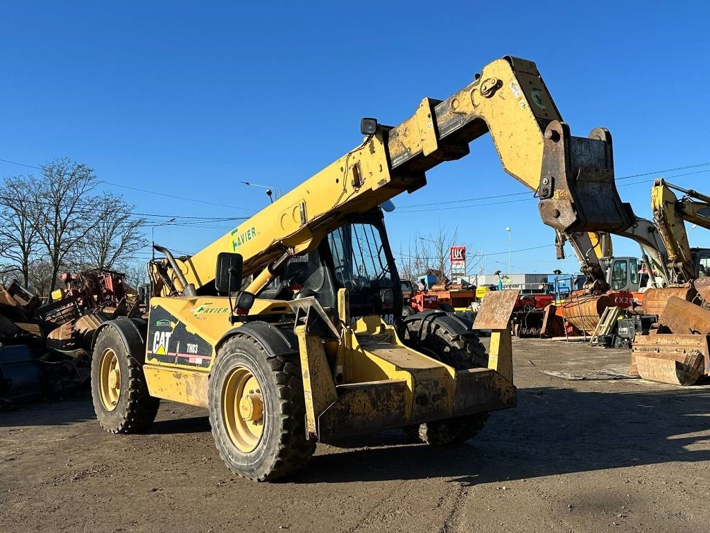 CAT TH 83 - Chariot télescopique: photos 5 CAT TH 83 - Chariot télescopique: photos 5