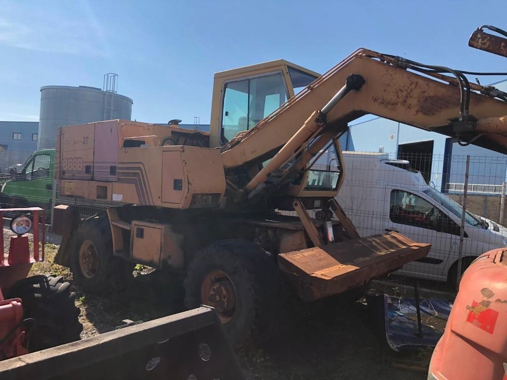 Case Poclain 888BP FOR PARTS - Pelle sur pneus: photos 3 Case Poclain 888BP FOR PARTS - Pelle sur pneus: photos 3