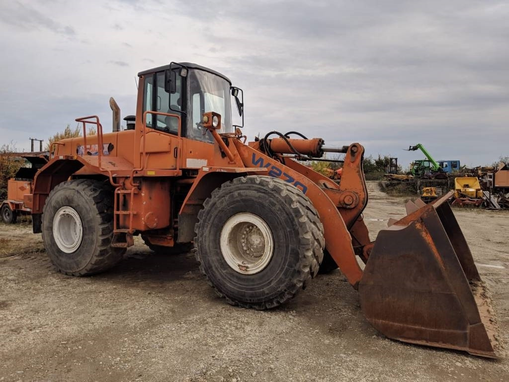 Fiat-Hitachi W 270 - Chargeuse sur pneus: photos 1 Fiat-Hitachi W 270 - Chargeuse sur pneus: photos 1