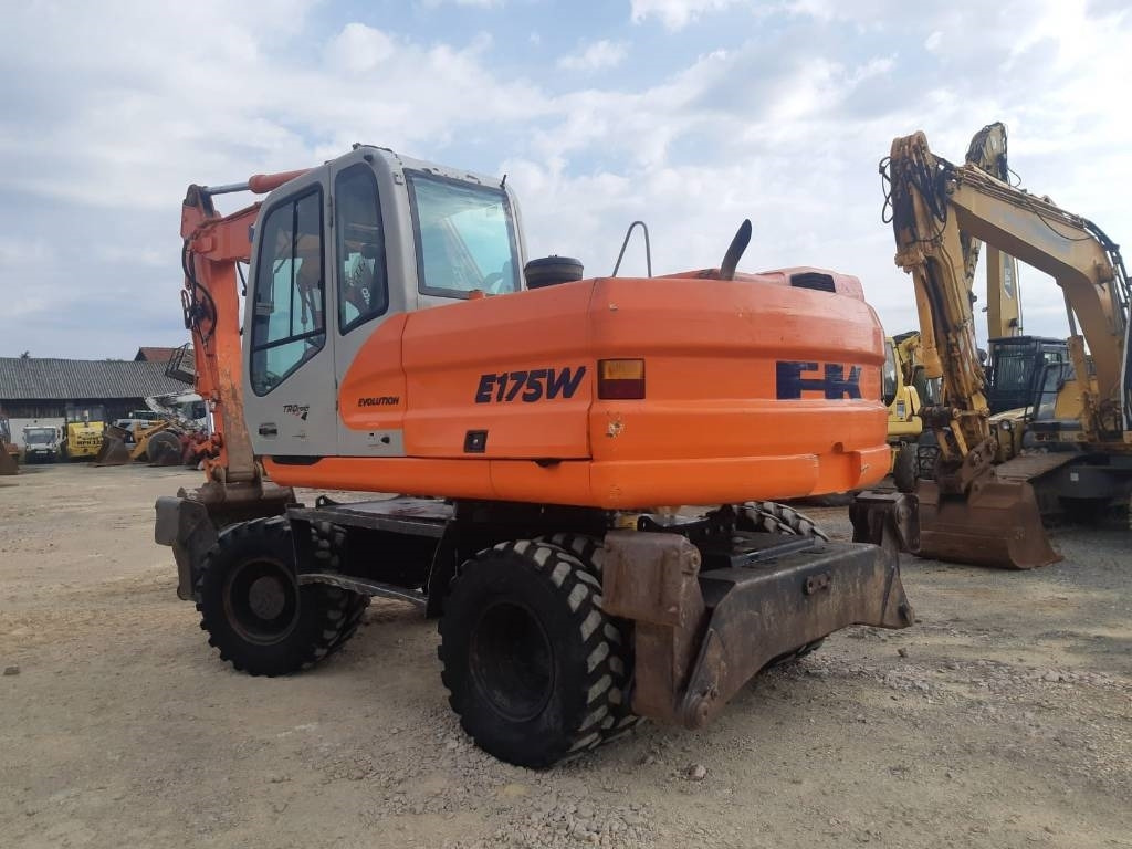 Fiat-Kobelco E175W - Pelle sur pneus: photos 3 Fiat-Kobelco E175W - Pelle sur pneus: photos 3