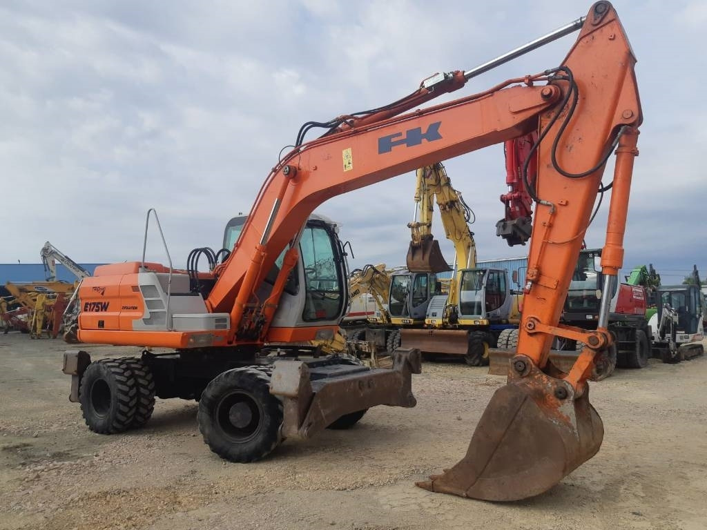Fiat-Kobelco E175W - Pelle sur pneus: photos 1 Fiat-Kobelco E175W - Pelle sur pneus: photos 1