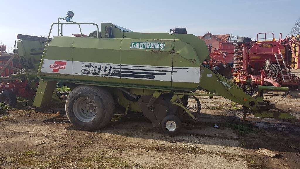 Fortschritt 530 - Presse à balles cubiques: photos 4 Fortschritt 530 - Presse à balles cubiques: photos 4