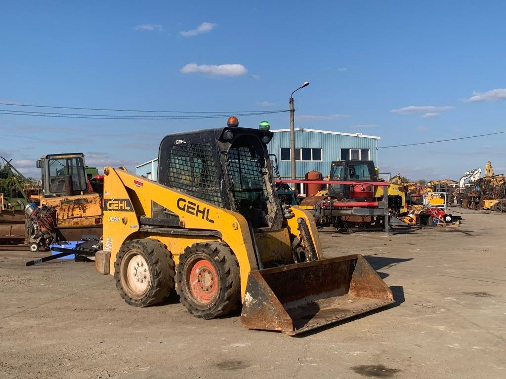 Gehl R 220 - Mini chargeuse: photos 4 Gehl R 220 - Mini chargeuse: photos 4