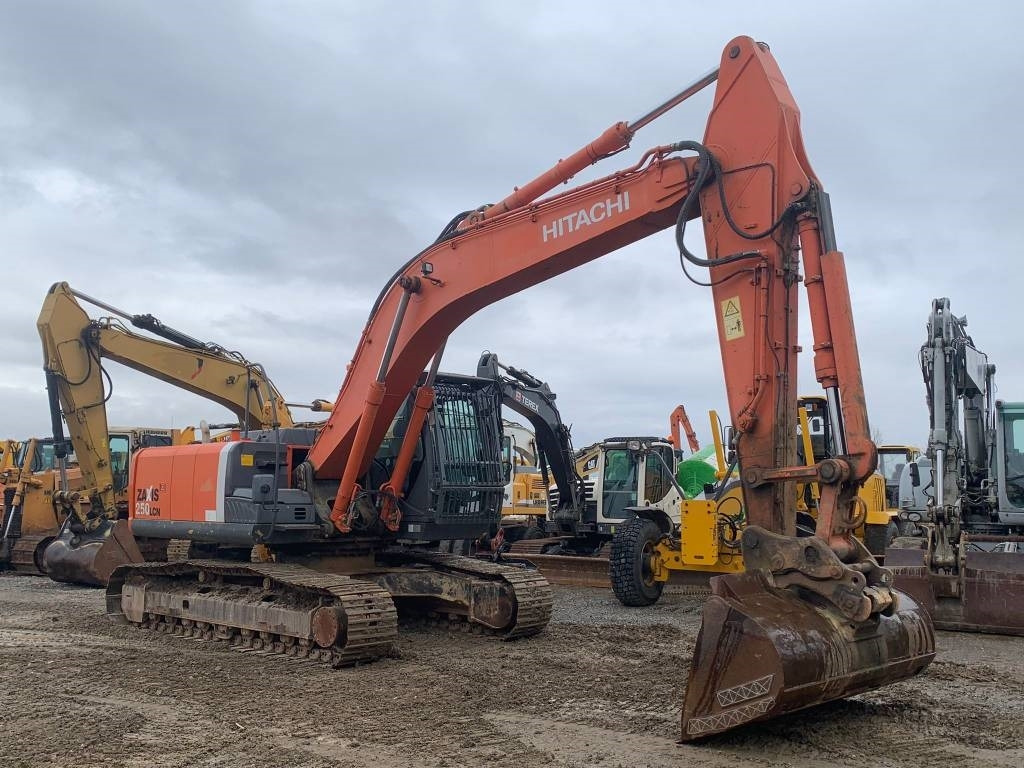 Hitachi ZX 250 LC N-3 - Pelle sur chenille: photos 4 Hitachi ZX 250 LC N-3 - Pelle sur chenille: photos 4