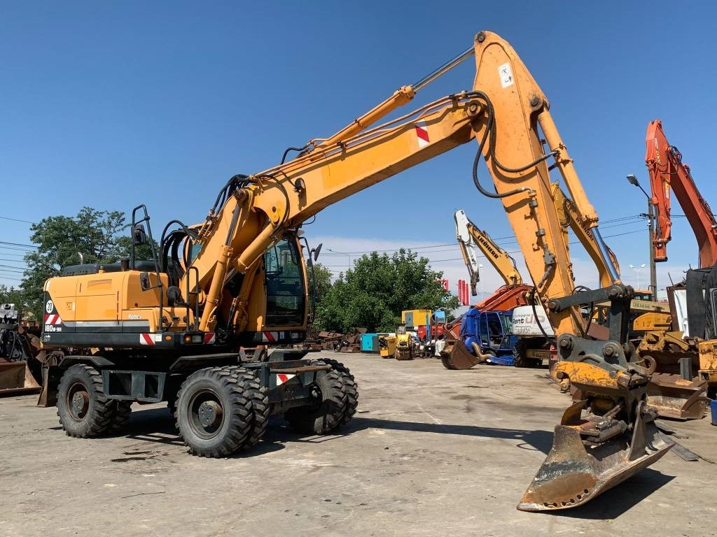 Hyundai Robex 180 W-9 A  - Pelle sur pneus: photos 5 Hyundai Robex 180 W-9 A  - Pelle sur pneus: photos 5