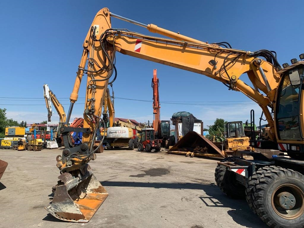 Hyundai Robex 180 W-9 A  - Pelle sur pneus: photos 4 Hyundai Robex 180 W-9 A  - Pelle sur pneus: photos 4