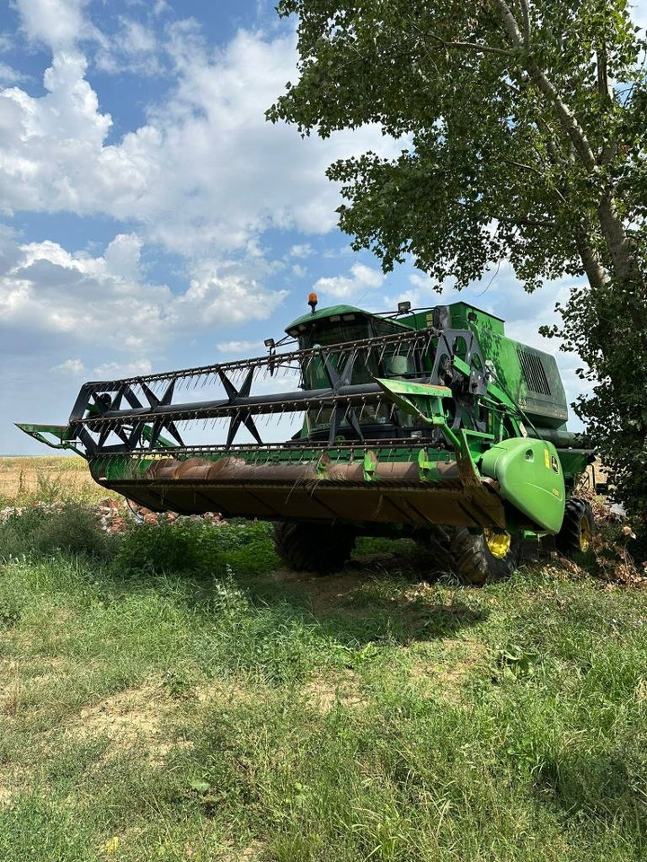 John Deere 1550 CWS - Moissonneuse-batteuse: photos 1 John Deere 1550 CWS - Moissonneuse-batteuse: photos 1
