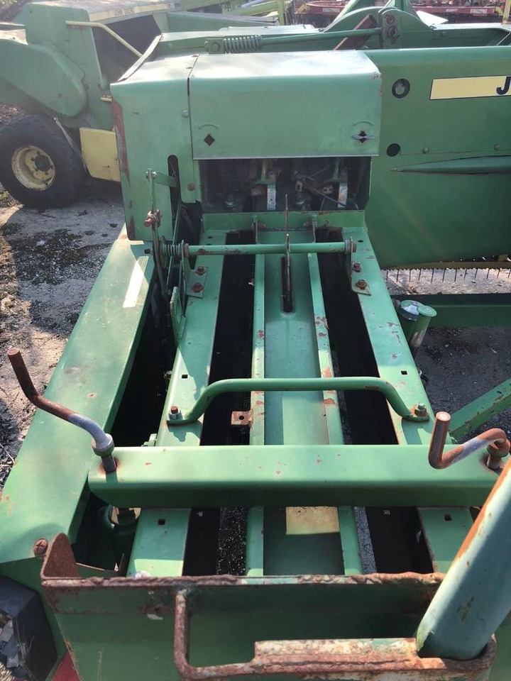 John Deere 459  - Presse à balles cubiques: photos 4 John Deere 459  - Presse à balles cubiques: photos 4