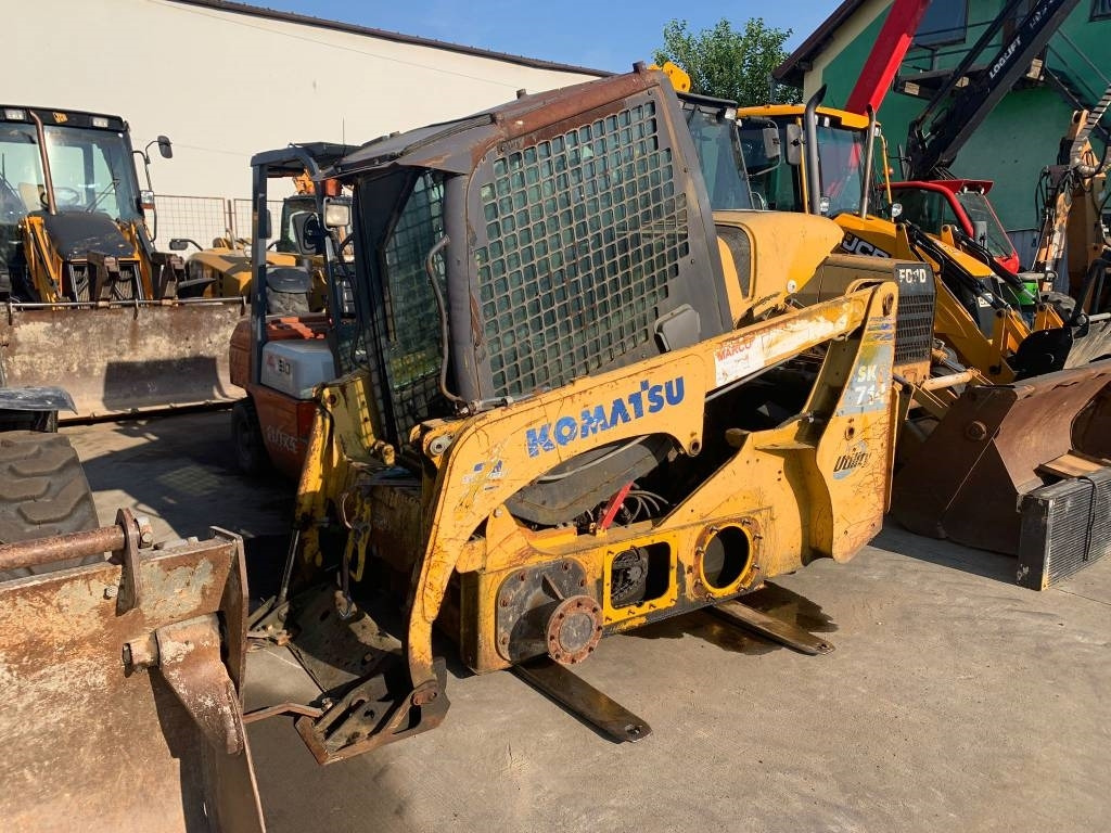 Komatsu SK 714 FOR PARTS - Mini chargeuse: photos 1 Komatsu SK 714 FOR PARTS - Mini chargeuse: photos 1