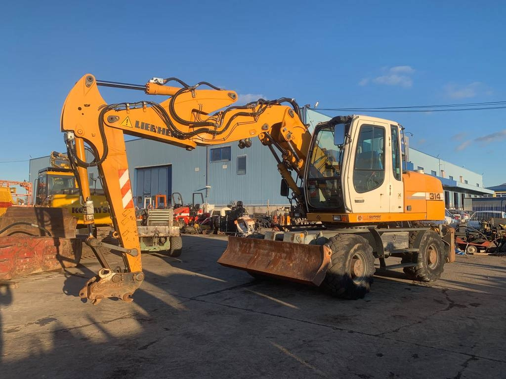 Liebherr A 314 Litronic - Pelle sur pneus: photos 1 Liebherr A 314 Litronic - Pelle sur pneus: photos 1