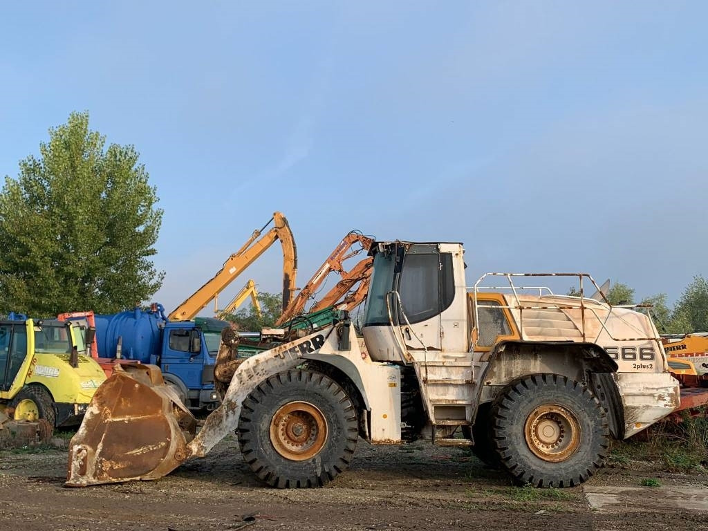 Liebherr L 566 2Plus2 - Chargeuse sur pneus: photos 2 Liebherr L 566 2Plus2 - Chargeuse sur pneus: photos 2