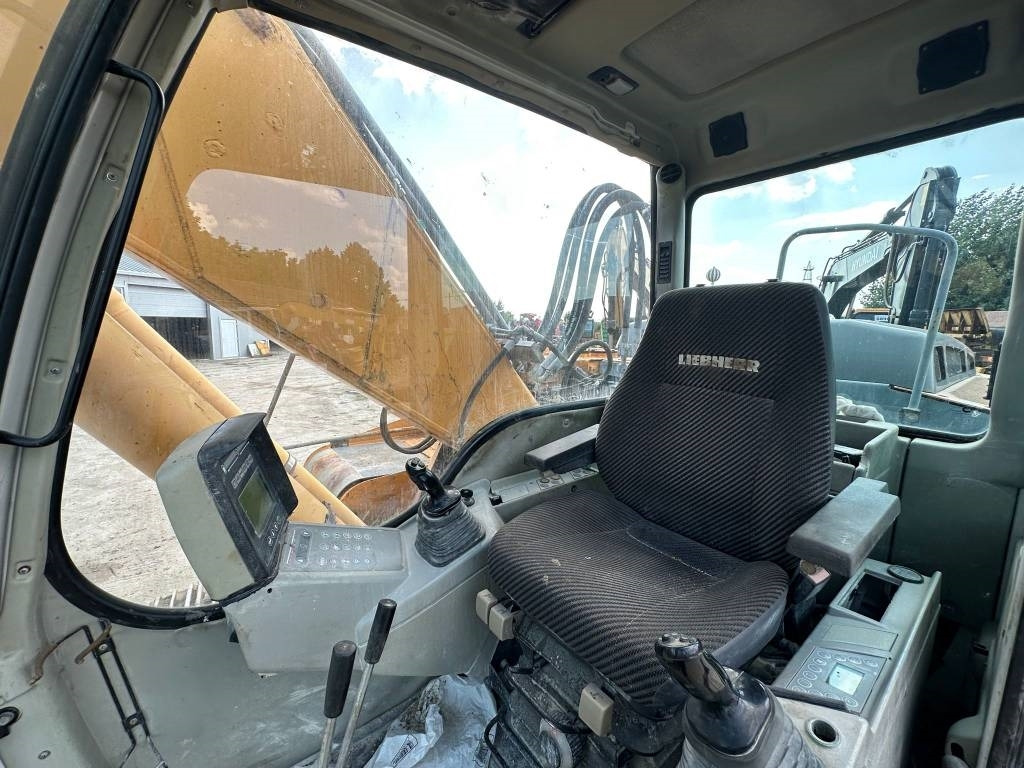 Liebherr R 924 C - Pelle sur chenille: photos 3 Liebherr R 924 C - Pelle sur chenille: photos 3