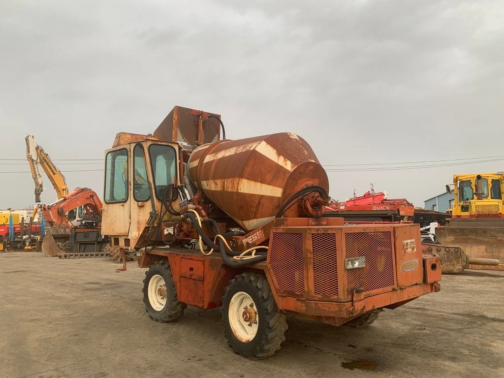 Messersi P2-R4 - Camion malaxeur: photos 4 Messersi P2-R4 - Camion malaxeur: photos 4