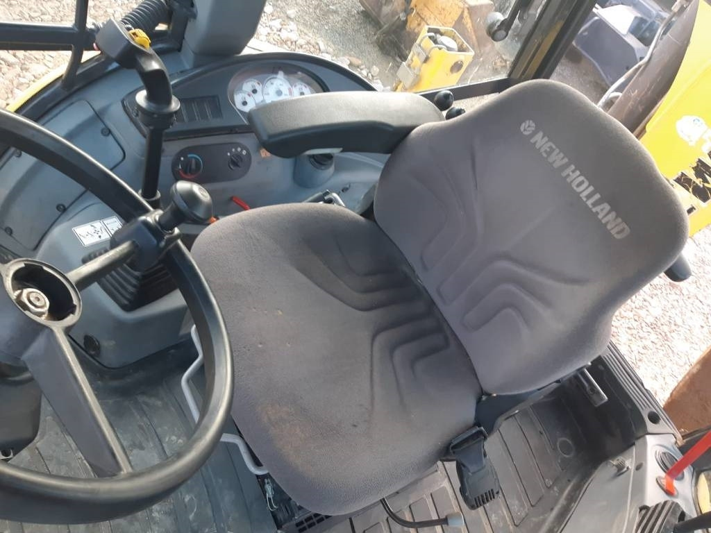 Tractopelle New Holland B 100 B: photos 7