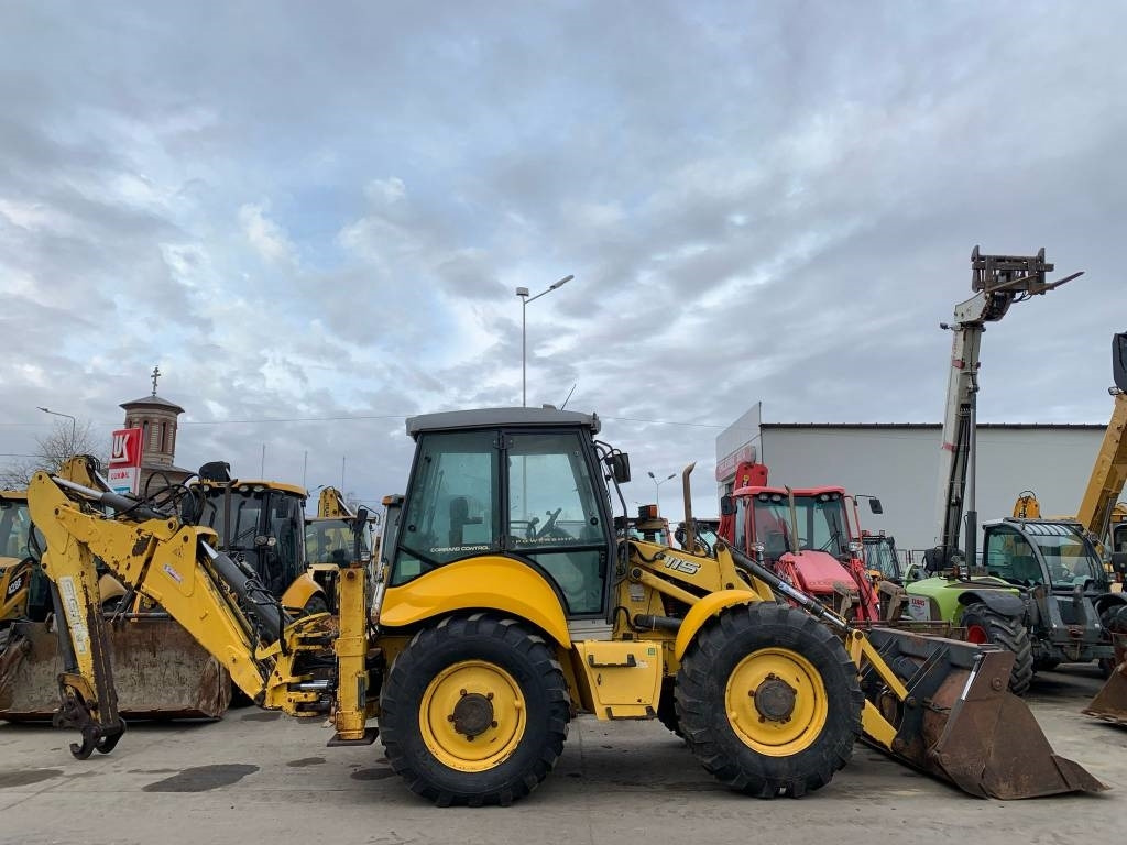 New Holland B 115 4PS - Tractopelle: photos 3 New Holland B 115 4PS - Tractopelle: photos 3