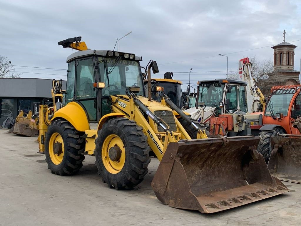 New Holland B 115 4PS - Tractopelle: photos 2 New Holland B 115 4PS - Tractopelle: photos 2