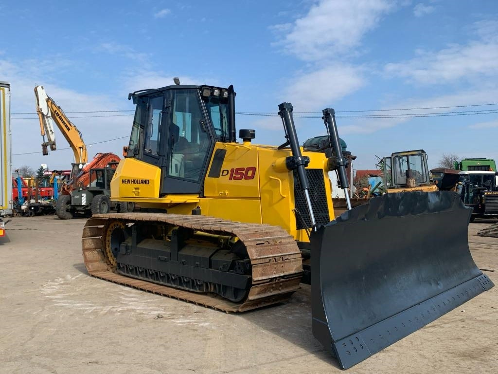 New Holland D 150 - Bulldozer: photos 1 New Holland D 150 - Bulldozer: photos 1