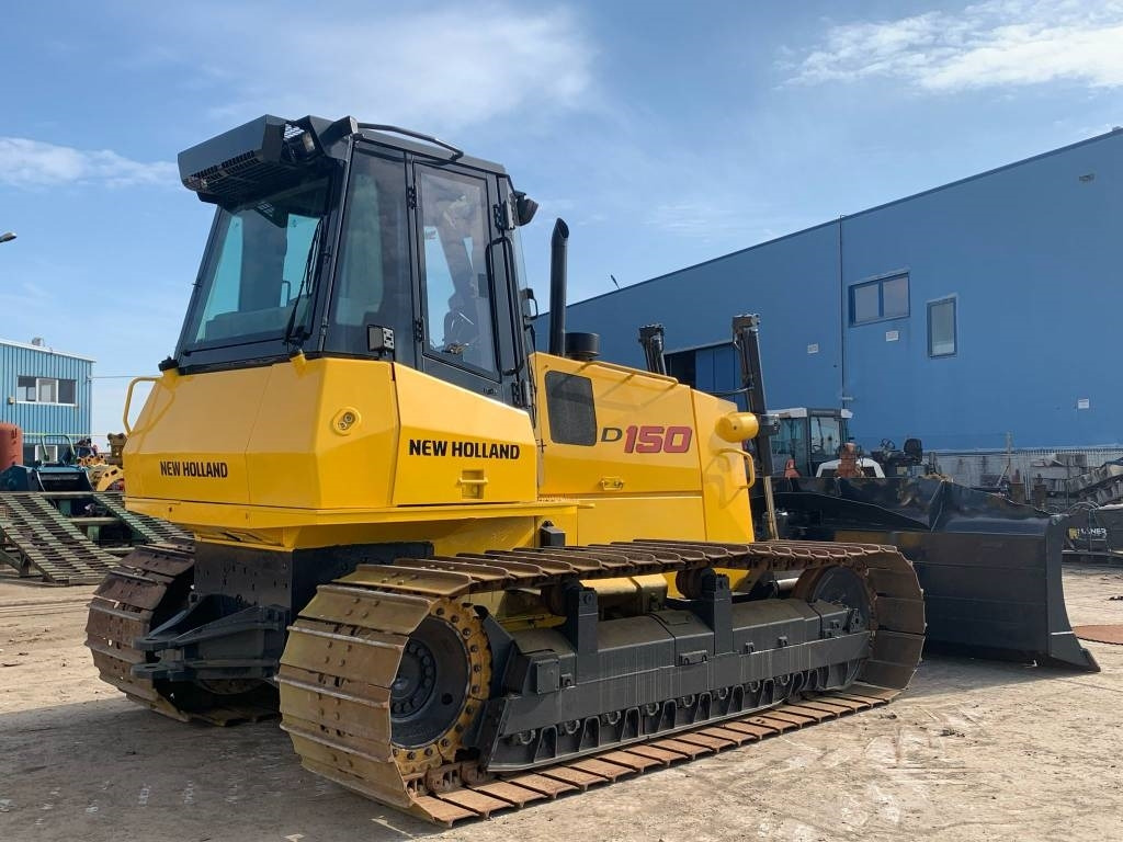 New Holland D 150 - Bulldozer: photos 3 New Holland D 150 - Bulldozer: photos 3