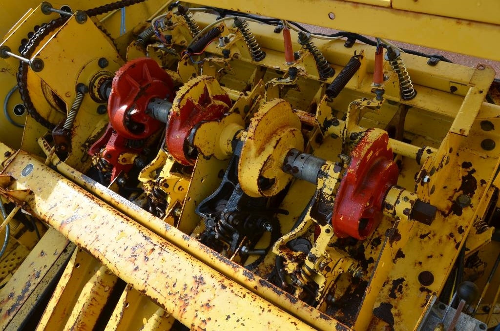 New Holland D1000 - Presse à balles cubiques: photos 5 New Holland D1000 - Presse à balles cubiques: photos 5