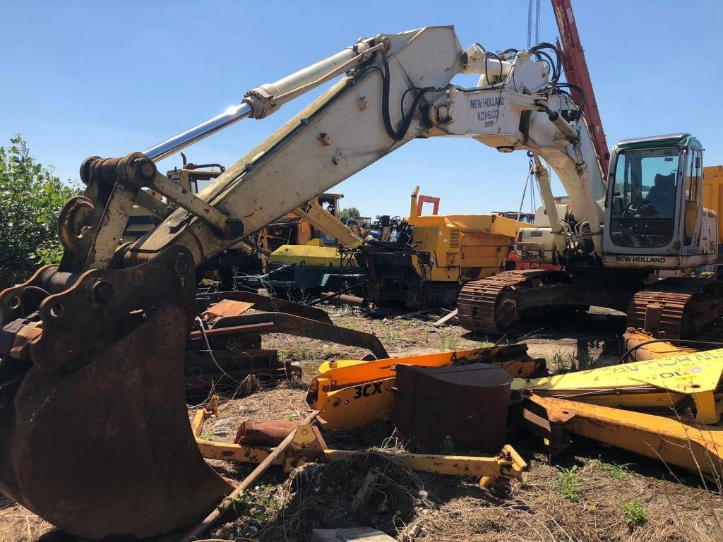 New Holland E 215 B FOR PARTS - Pelle sur chenille: photos 1 New Holland E 215 B FOR PARTS - Pelle sur chenille: photos 1