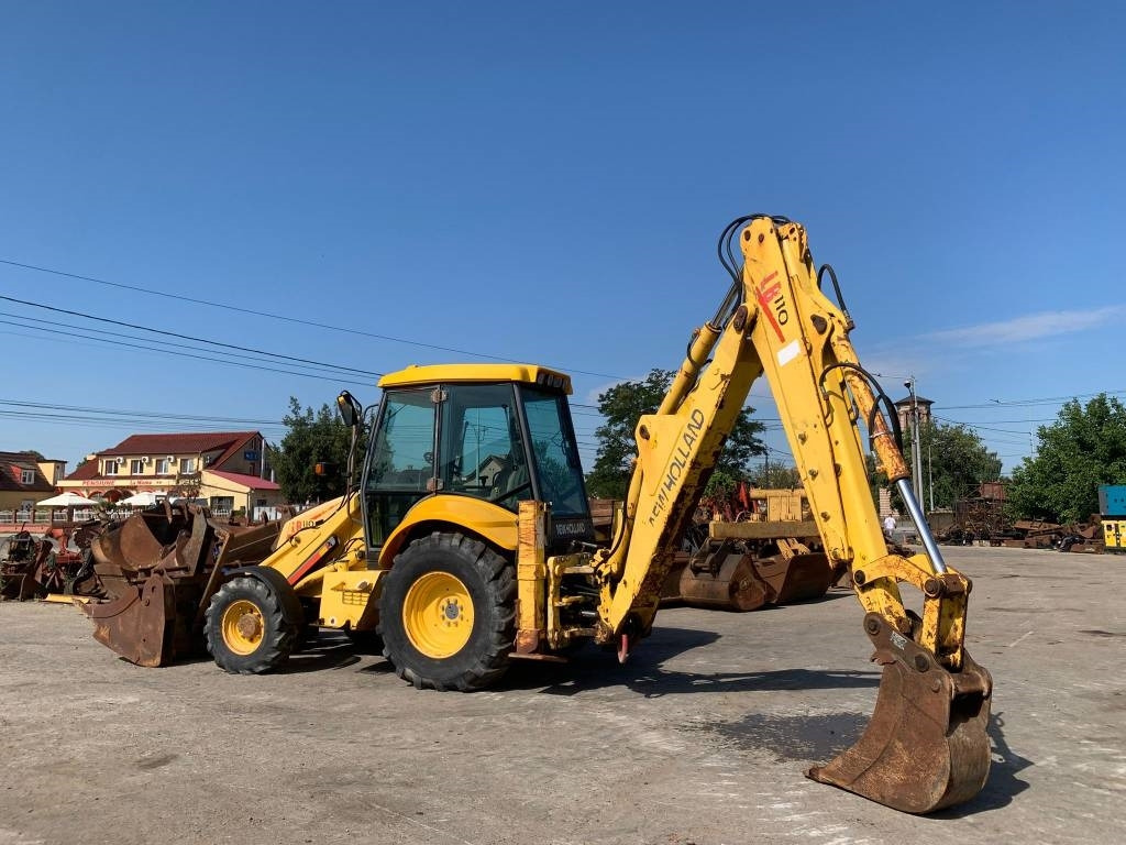 New Holland LB 110-4 PT - Tractopelle: photos 3 New Holland LB 110-4 PT - Tractopelle: photos 3