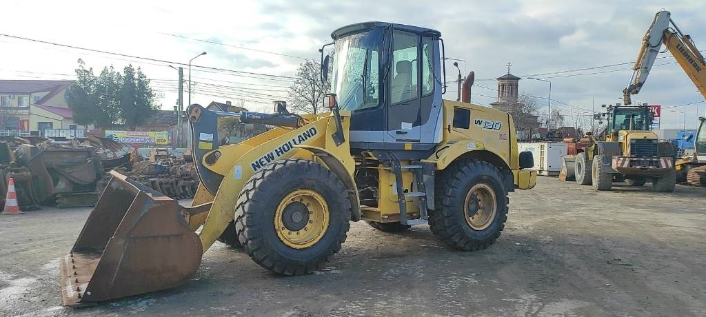 New Holland W 130  - Chargeuse sur pneus: photos 3 New Holland W 130  - Chargeuse sur pneus: photos 3