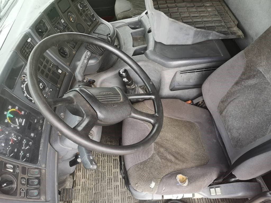Camion grue, Remorqueuse Scania 94 D 220: photos 12