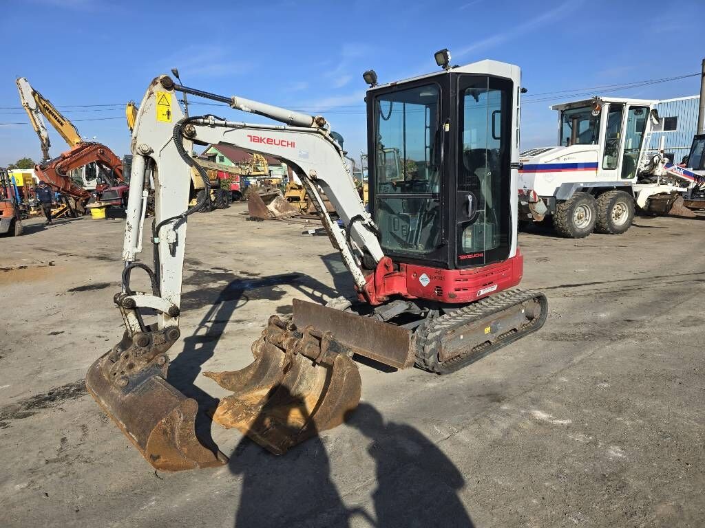 Takeuchi TB 23 R Takeuchi TB 23 R - Mini pelle: photos 1 Takeuchi TB 23 R Takeuchi TB 23 R - Mini pelle: photos 1