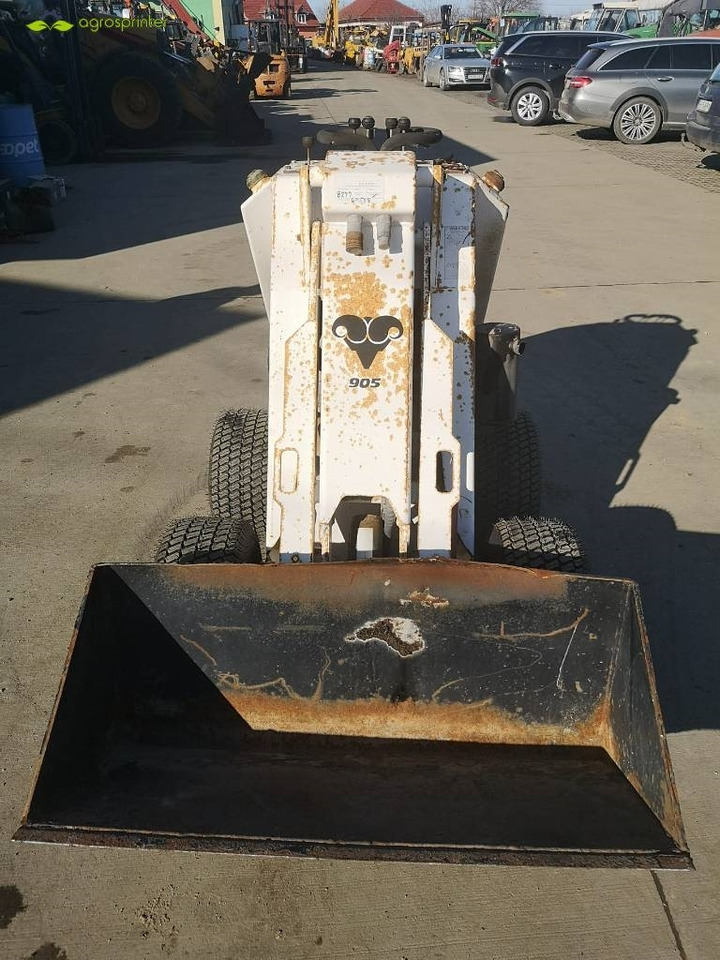 Taskmaster 905 - Mini chargeuse: photos 2 Taskmaster 905 - Mini chargeuse: photos 2