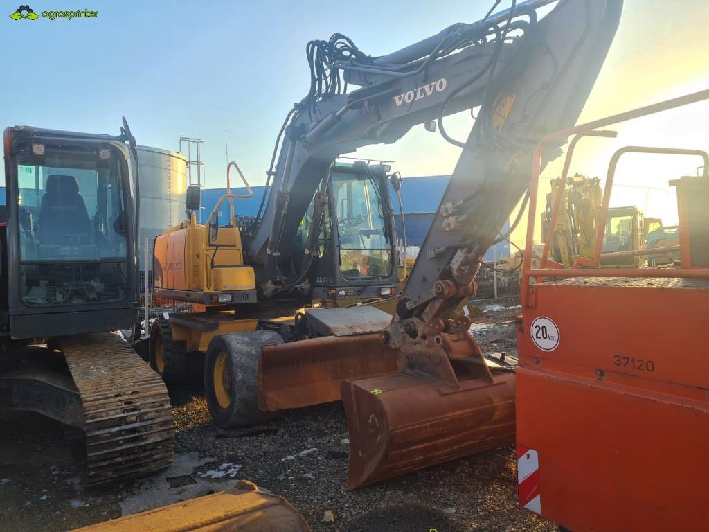 Volvo EW 140 C - Pelle sur pneus: photos 2 Volvo EW 140 C - Pelle sur pneus: photos 2