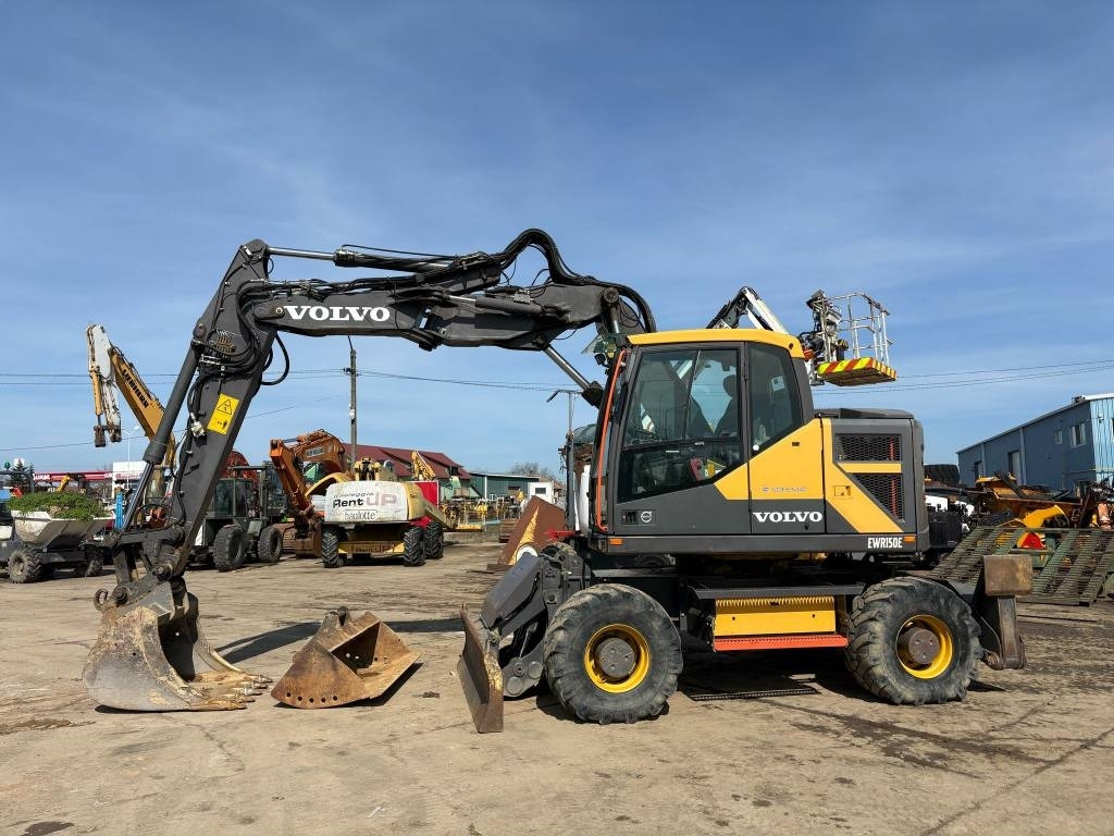 Volvo EW 150E - Pelle sur pneus: photos 2 Volvo EW 150E - Pelle sur pneus: photos 2