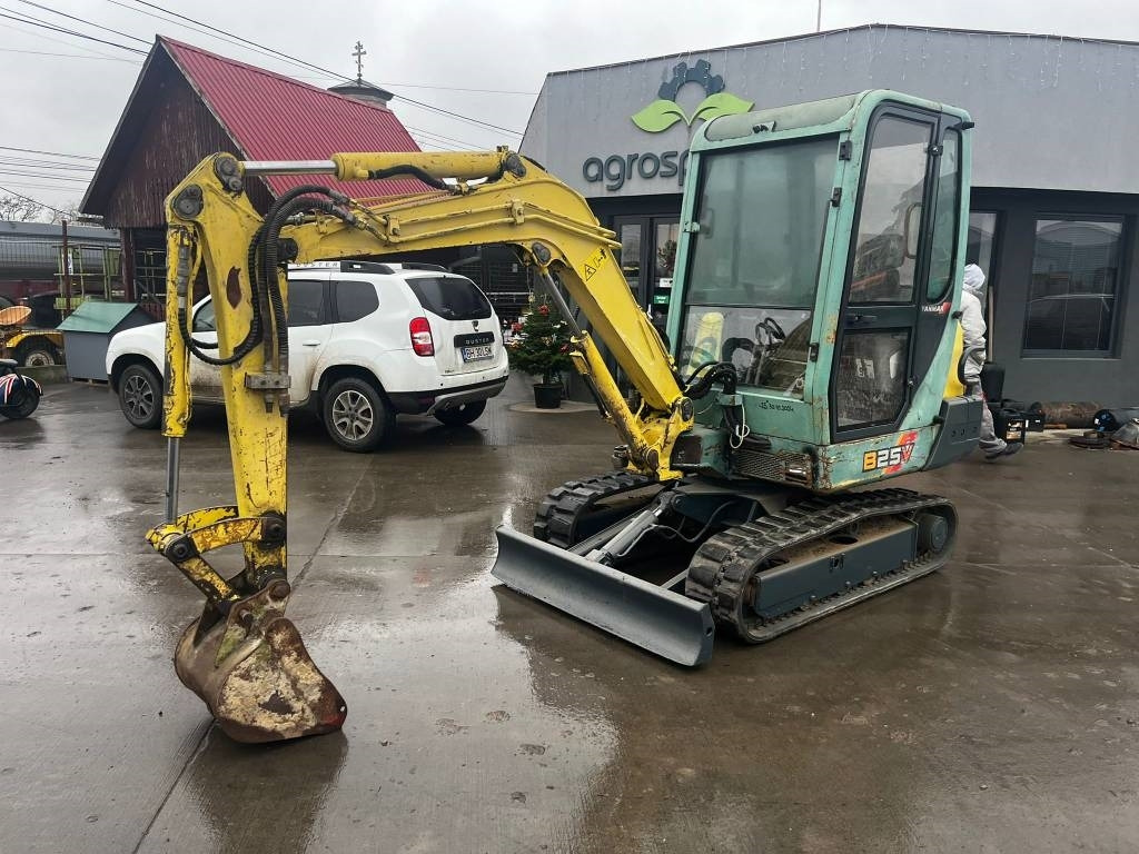 Yanmar B 25 V - Mini pelle: photos 1 Yanmar B 25 V - Mini pelle: photos 1