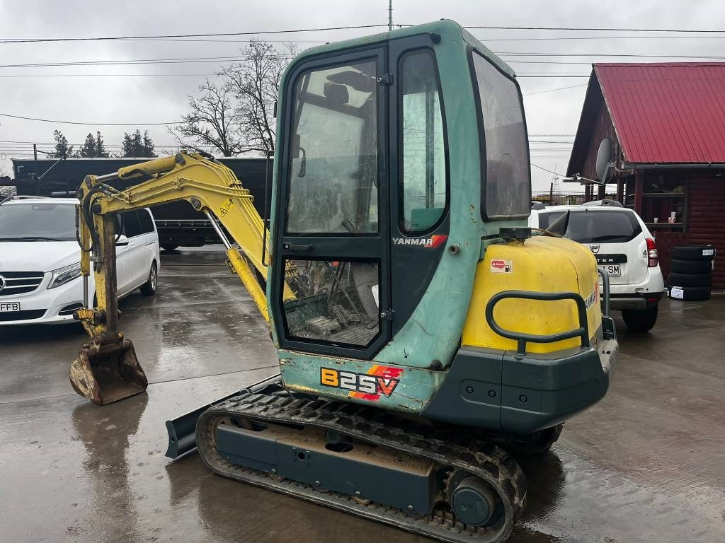 Yanmar B 25 V - Mini pelle: photos 2 Yanmar B 25 V - Mini pelle: photos 2
