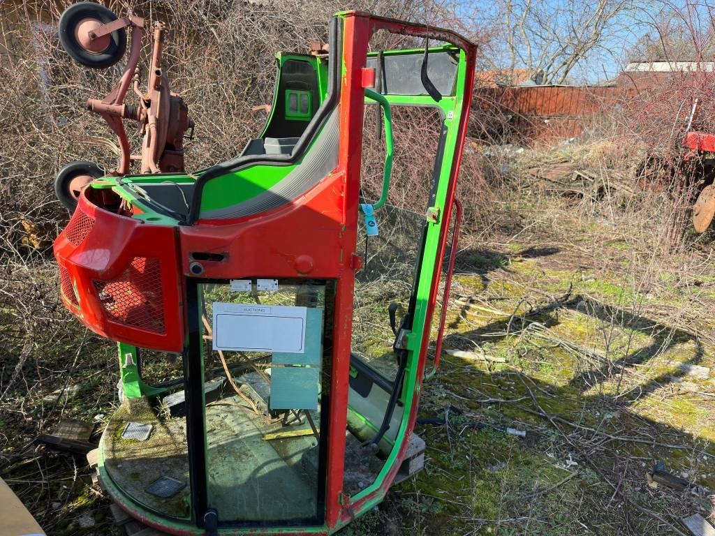 Yanmar VIO 30,35,50,57 CABIN - Cabine pour Engins de chantier: photos 2 Yanmar VIO 30,35,50,57 CABIN - Cabine pour Engins de chantier: photos 2