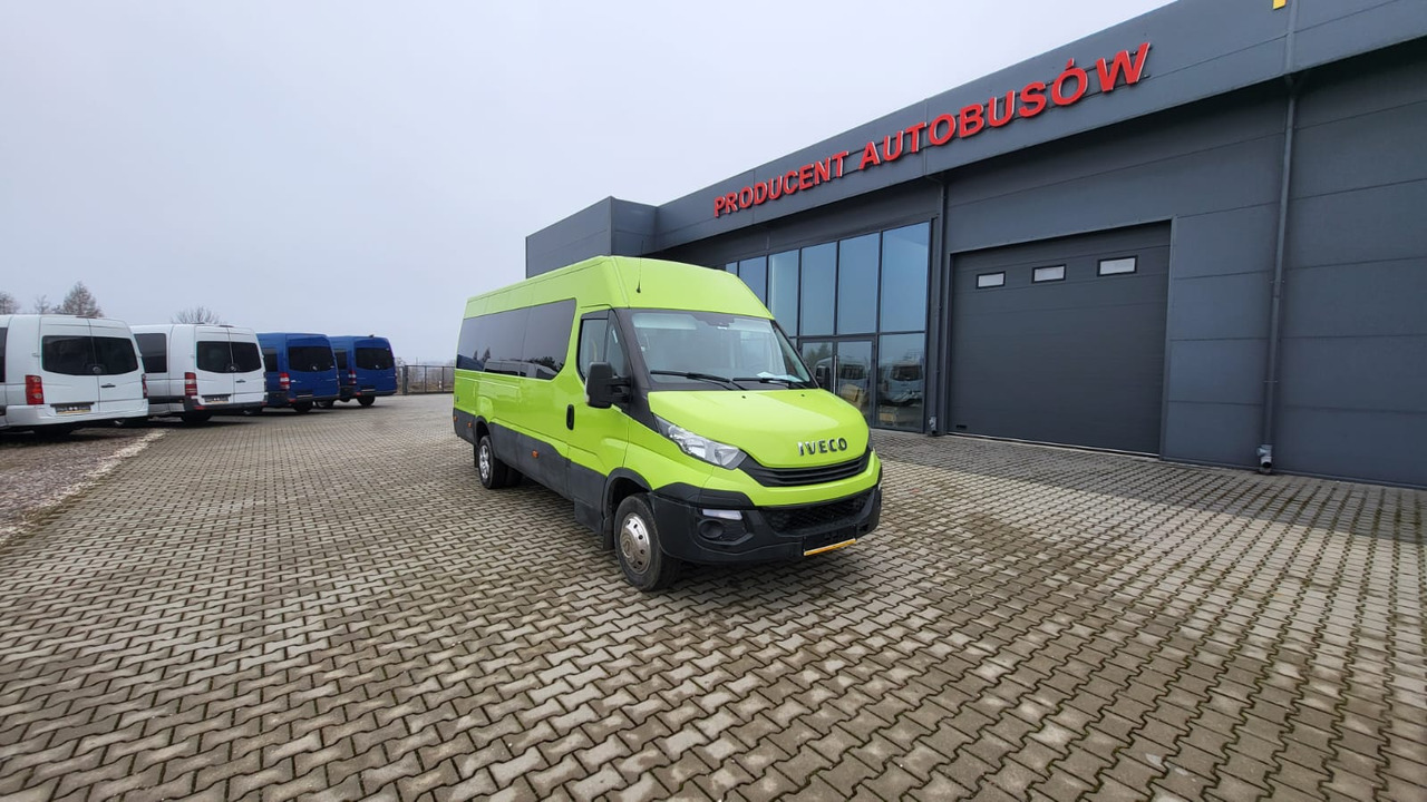 Iveco Daily 24 places + 4 standing - Minibus, Transport de personnes: photos 1 Iveco Daily 24 places + 4 standing - Minibus, Transport de personnes: photos 1