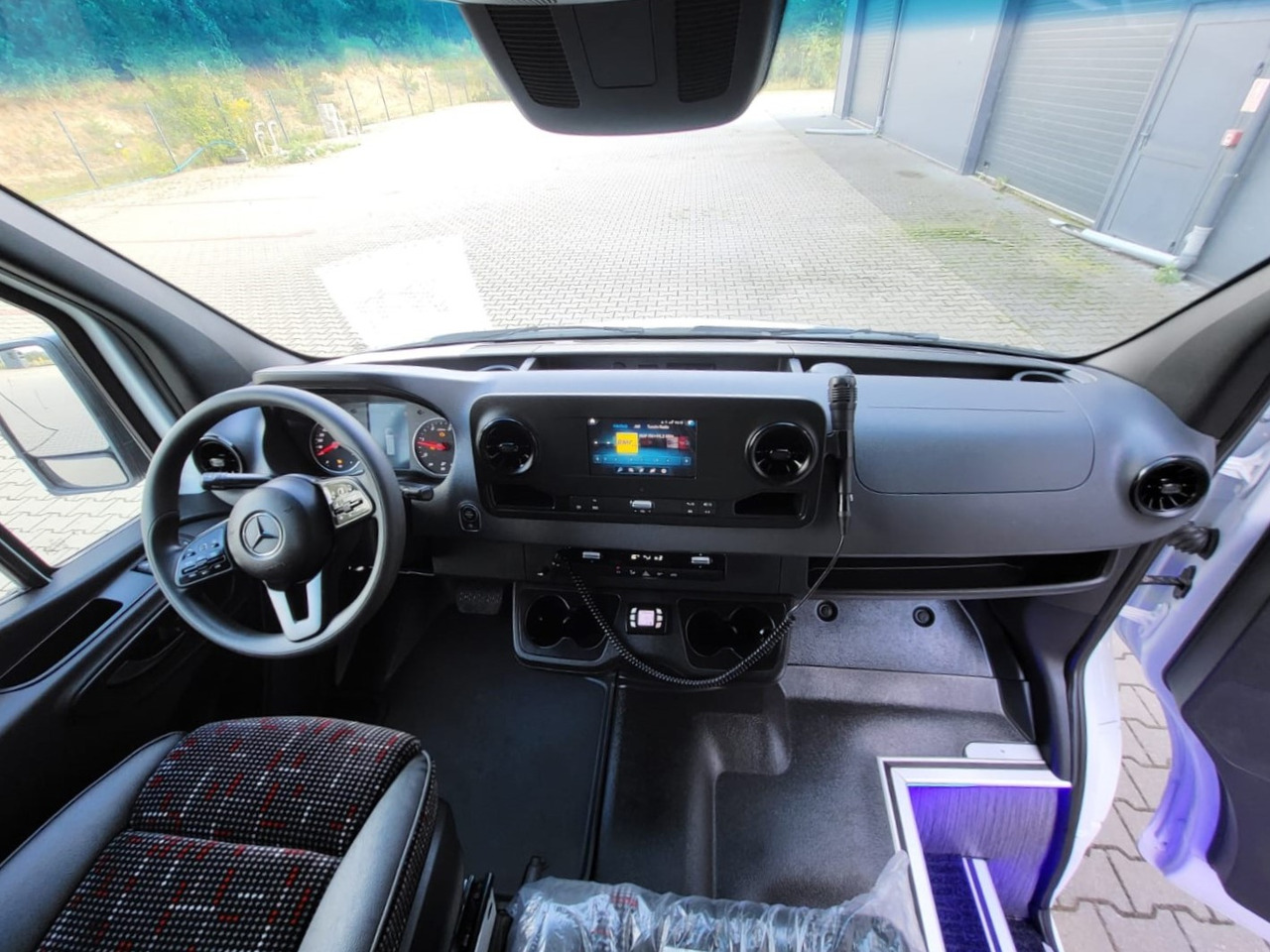 Autocar neuf Mercedes-Benz Sprinter 519 CDI 24 places + 4 standing NEW: photos 10 Autocar neuf Mercedes-Benz Sprinter 519 CDI 24 places + 4 standing NEW: photos 10