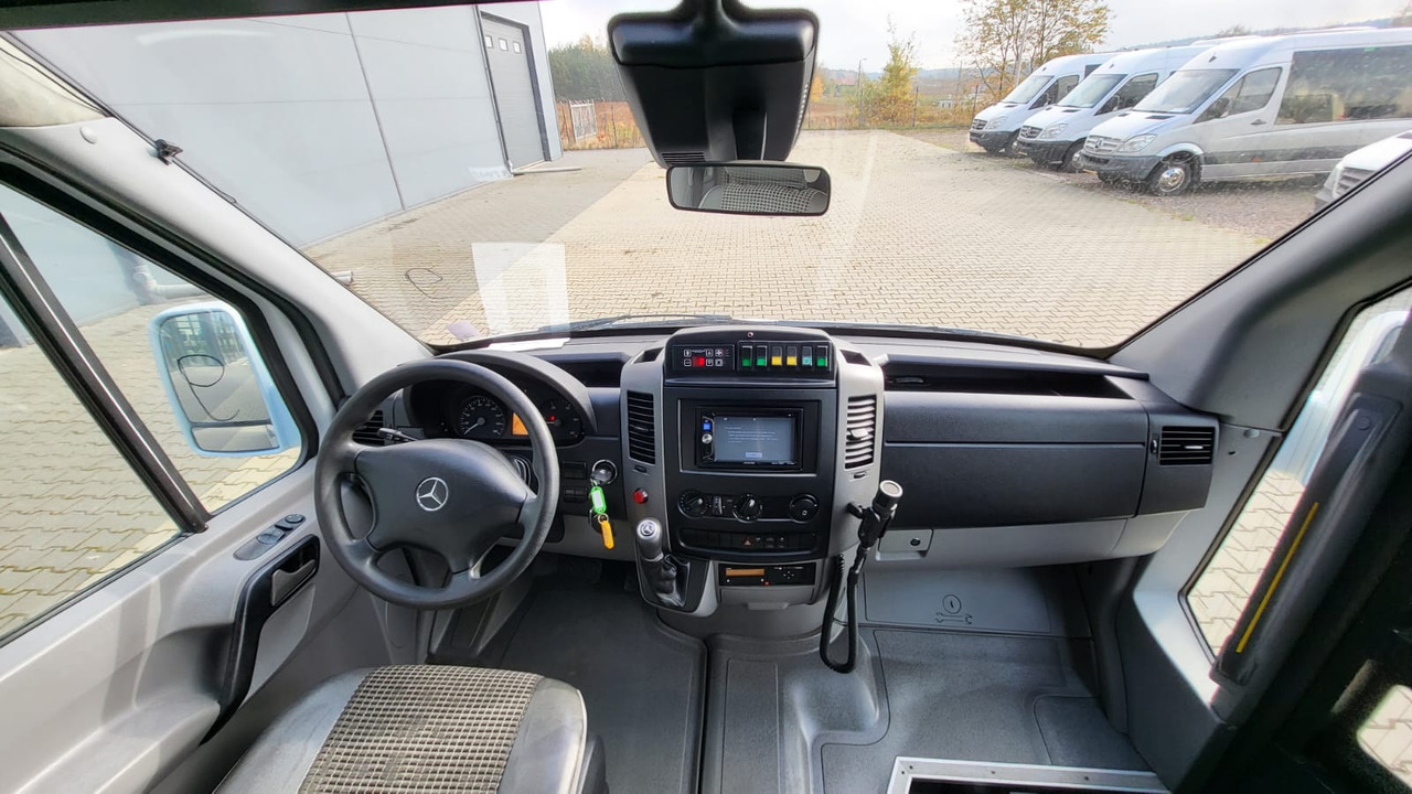 Autocar Mercedes-Benz Sprinter 519 CDI 24 seats: photos 7 Autocar Mercedes-Benz Sprinter 519 CDI 24 seats: photos 7