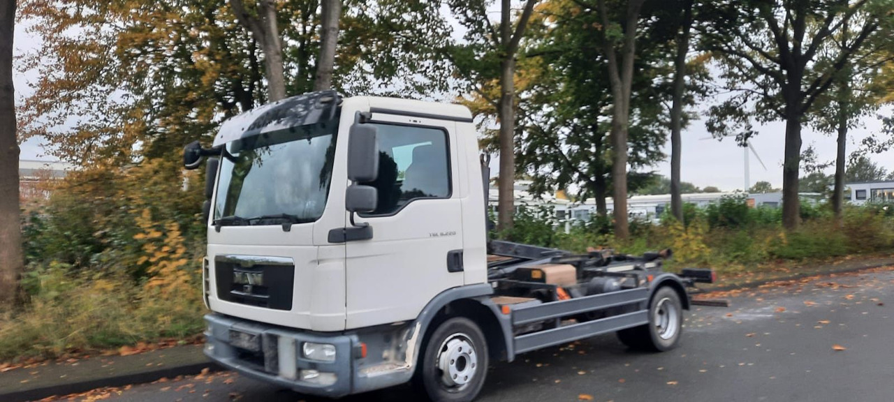 MAN TGL 8.220 Abrollkipper - Camion ampliroll: photos 2 MAN TGL 8.220 Abrollkipper - Camion ampliroll: photos 2