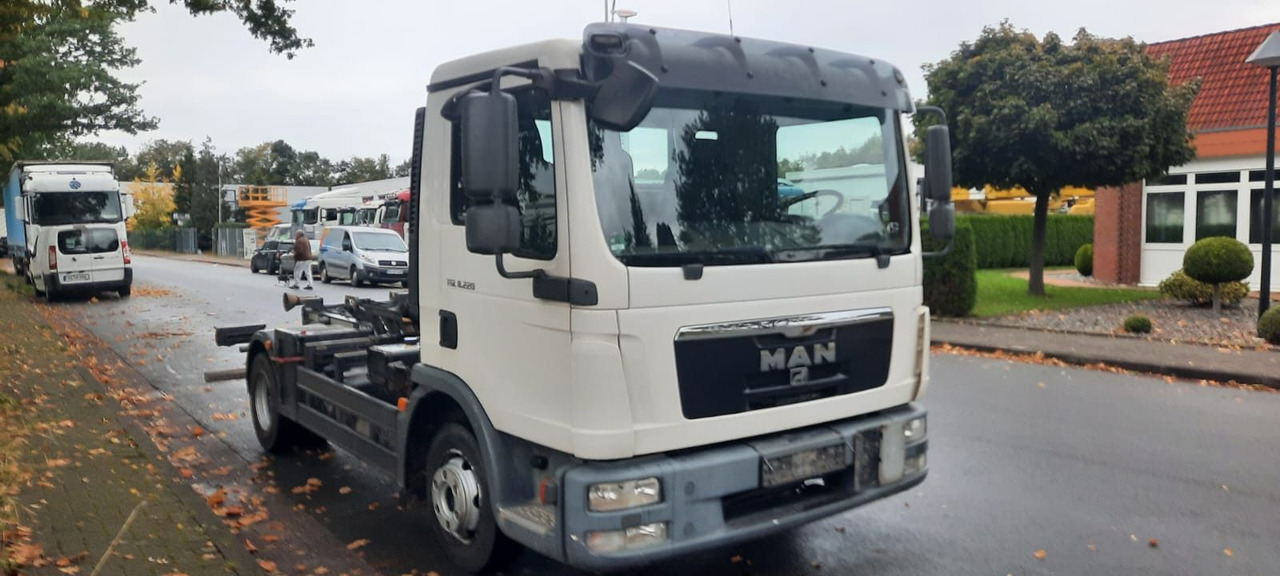 MAN TGL 8.220 Abrollkipper - Camion ampliroll: photos 1 MAN TGL 8.220 Abrollkipper - Camion ampliroll: photos 1