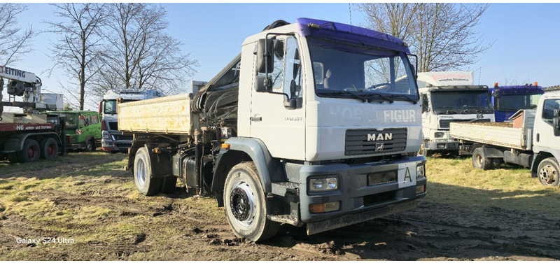 MAN TGM 18.220 4x2 3.S-Kipper mit Kran - Camion benne, Camion grue: photos 1 MAN TGM 18.220 4x2 3.S-Kipper mit Kran - Camion benne, Camion grue: photos 1