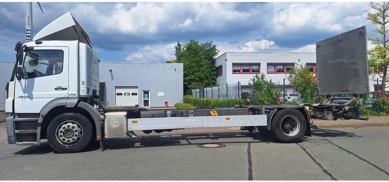 Mercedes-Benz 1833 2 Achser für BDF mit LBW - Châssis cabine: photos 4 Mercedes-Benz 1833 2 Achser für BDF mit LBW - Châssis cabine: photos 4